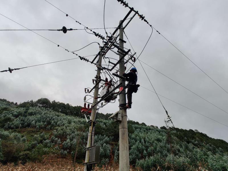 臨滄云縣供電局開(kāi)展線路維護(hù)消缺，大幅提升供電可靠性