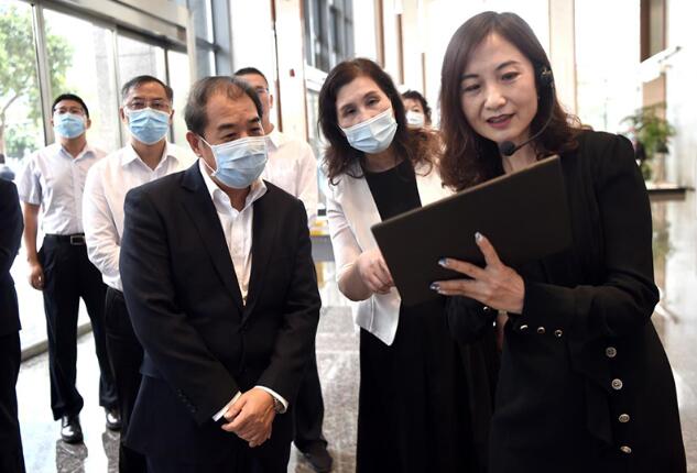南方電網(wǎng)公司董事長、黨組書記孟振平調研鼎和保險公司