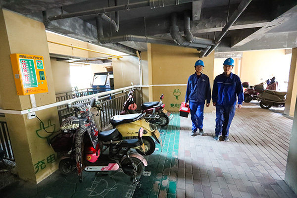 “小電驢”充電更安全了！寧?？h24393個充電接口完成升級改造