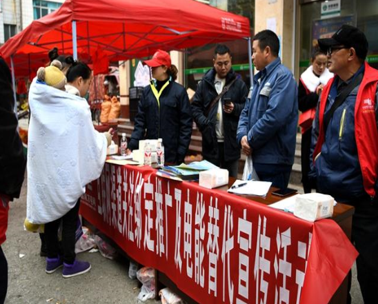 貴州電網鎮(zhèn)遠供電局開展“互聯網渠道關注綁定及電能替代”宣傳活動