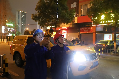國網(wǎng)寧波市鄞州區(qū)供電：夜間特巡測溫線路，保障安全可靠供電