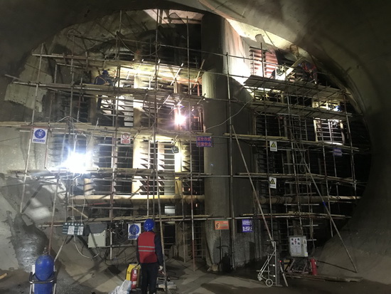 國網(wǎng)劉家峽水電廠7、8號機(jī)組進(jìn)水口攔污柵補(bǔ)焊打磨修復(fù)順利完成