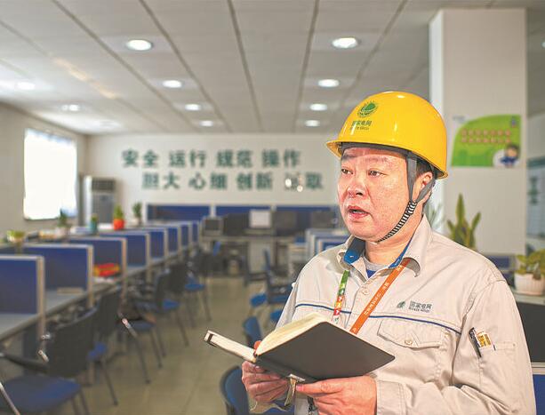 他是電網(wǎng)“老班長(zhǎng)”，見(jiàn)證浦東30年變遷