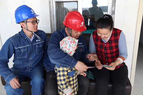 阿拉善電業(yè)局電力宣傳進(jìn)家門(mén)，客戶服務(wù)零距離