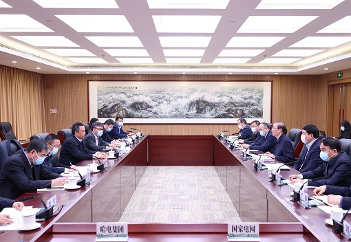 辛保安、張智剛與哈電集團董事長曹志安、總經(jīng)理吳偉章會談