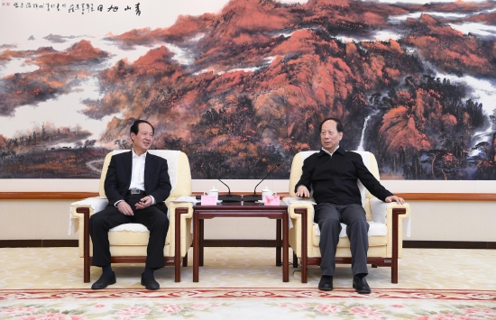 丁焰章拜會(huì)內(nèi)蒙古自治區(qū)黨委書(shū)記、人大常委會(huì)主任石泰峰