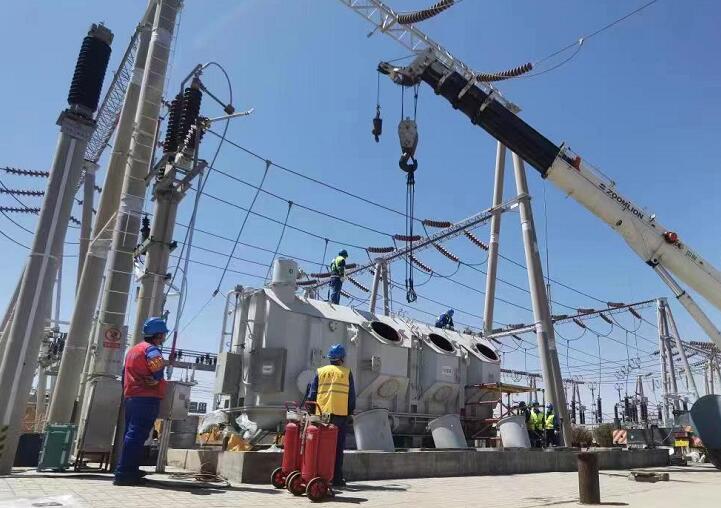 吊罩成功！主變大修工程為“綠色電”保駕護航