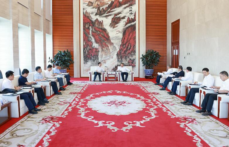 宋海良與武漢理工大學(xué)黨委書記信思金、校長楊宗凱座談