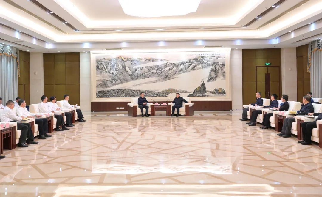 國家電網(wǎng)公司董事長、黨組書辛保安與四川省委書記王曉暉會談