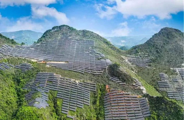 全國首例！吉電股份“大容量、高坡度”集中式山地光伏項(xiàng)目并網(wǎng)