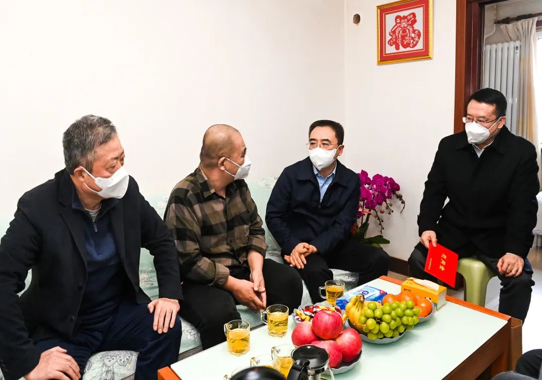 鄒磊、劉明勝走訪慰問退休老領導、勞模遺屬、困難黨員群眾