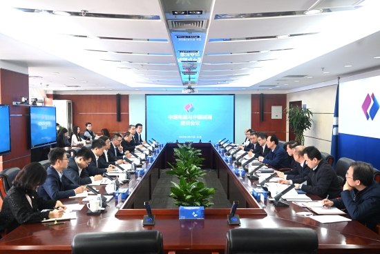 中國電建黨委書記、董事長丁焰章與中國誠通集團黨委書記、董事長朱碧新會談