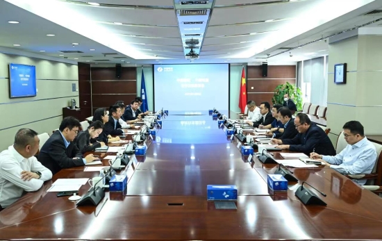 中國電建黨委常委、副總經理劉源與中國建材股份副總裁王兵舉行會談