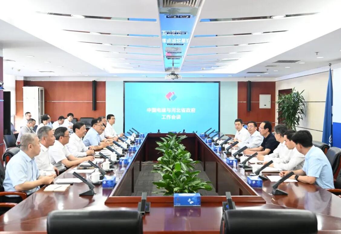 中國(guó)電建黨委書記、董事長(zhǎng)丁焰章與河北省副省長(zhǎng)時(shí)清霜會(huì)談