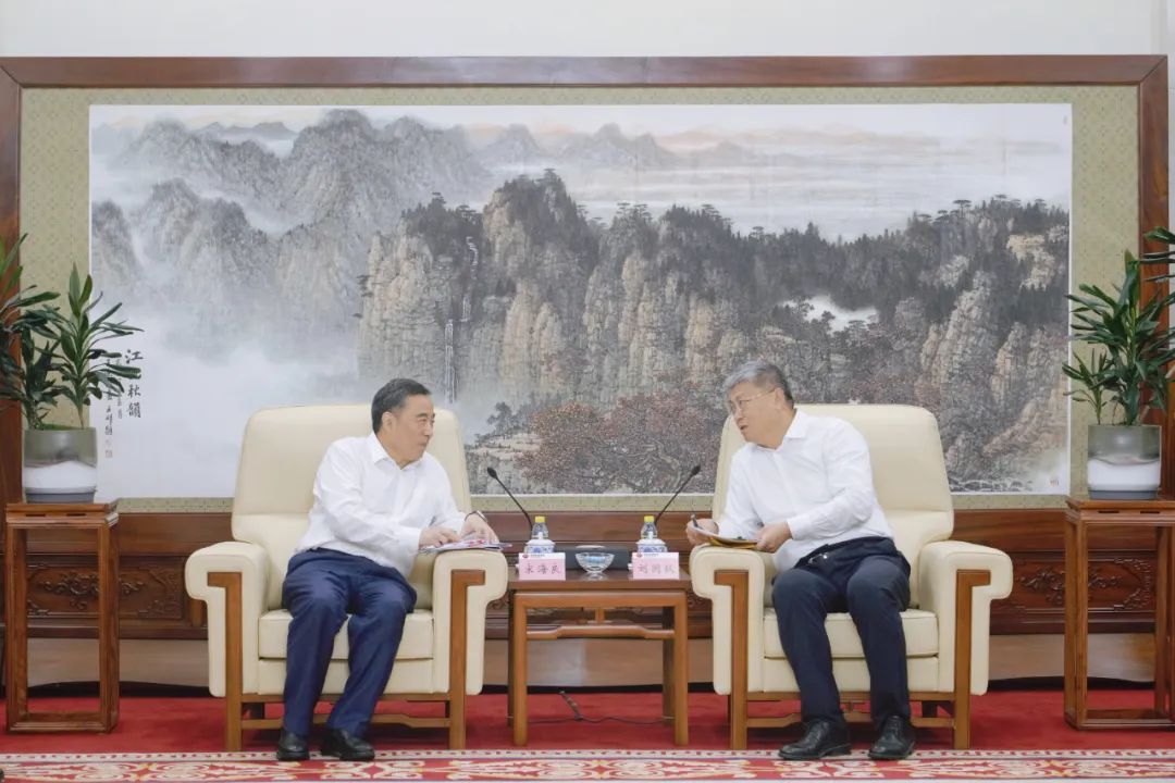 中國(guó)能建黨委書記、董事長(zhǎng)宋海良與國(guó)家能源集團(tuán)黨組書記、董事長(zhǎng)劉國(guó)躍會(huì)談