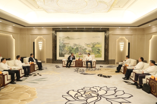 中國電建黨委副書記、總經(jīng)理王斌與江蘇省委常委、蘇州市委書記曹路寶舉行會(huì)談