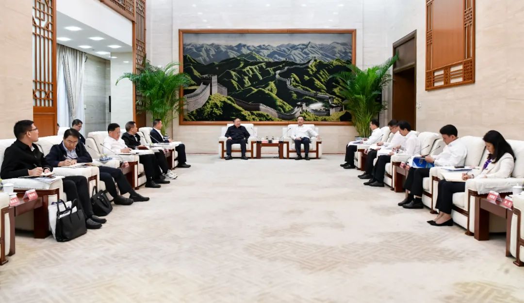 大唐集團(tuán)有限公司黨組書(shū)記、董事長(zhǎng)鄒磊與廣西壯族自治區(qū)國(guó)資委黨委書(shū)記秦如培會(huì)談
