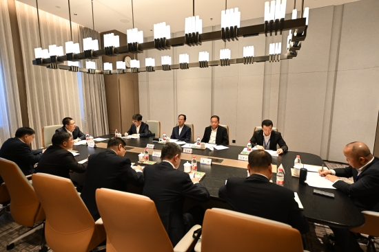 丁焰章與近期新任職子企業(yè)黨委書(shū)記、董事長(zhǎng)進(jìn)行集體談話