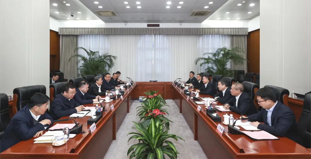 余劍鋒會(huì)見楊長(zhǎng)利：服務(wù)國家戰(zhàn)略 攜手共推核工業(yè)高質(zhì)量發(fā)展