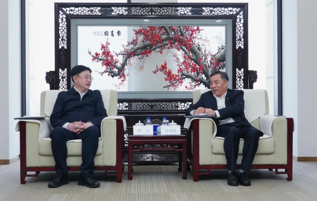 中國能建黨委書記、董事長(zhǎng)宋海良與遼寧朝陽市委書記單義、市長(zhǎng)老顏武會(huì)談