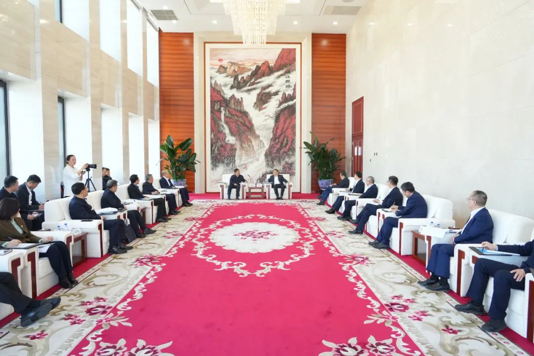 中國能建黨委書記、董事長(zhǎng)宋海良與吉林省副省長(zhǎng)李國強(qiáng)會(huì)談