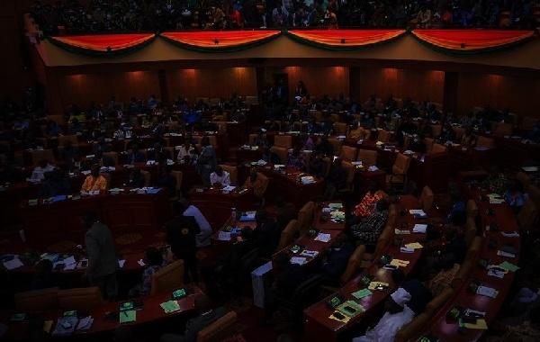 英媒：加納議會欠電費，電力公司拉閘打斷國情咨文