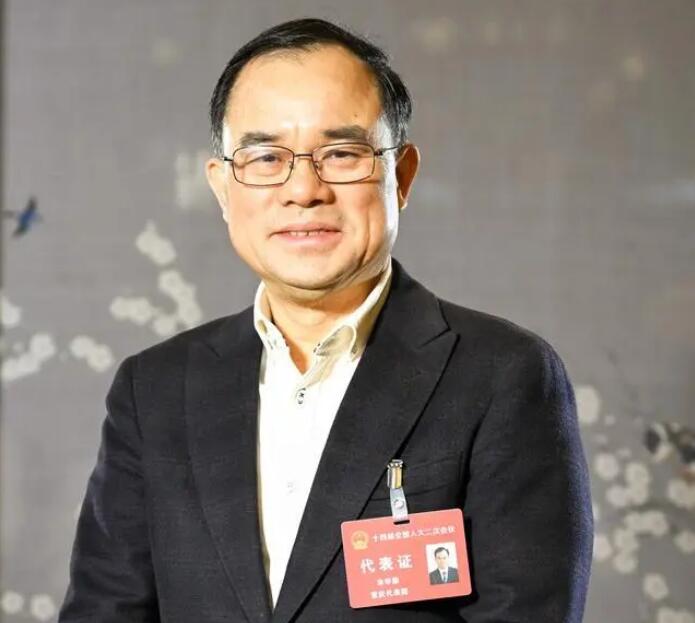 【兩會(huì)好聲音】全國(guó)人大代表、長(zhǎng)安汽車(chē)董事長(zhǎng)朱華榮：強(qiáng)化市場(chǎng)調(diào)節(jié)手段，進(jìn)一步改善汽車(chē)消費(fèi)環(huán)境