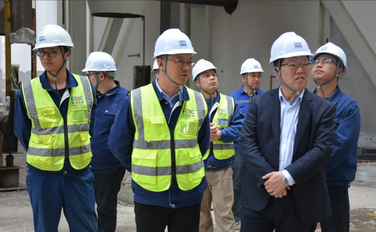 中國能建建筑集團(tuán)黨委副書記、總經(jīng)理羅耕能到正寧百萬項(xiàng)目指導(dǎo)調(diào)研