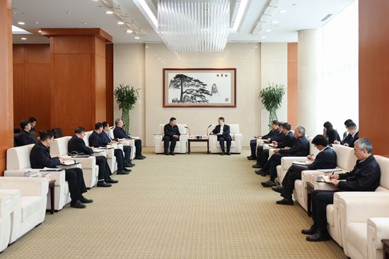 華能集團(tuán)董事長(zhǎng)溫樞剛、總經(jīng)理鄧建玲會(huì)見國(guó)家電網(wǎng)董事長(zhǎng)張智剛