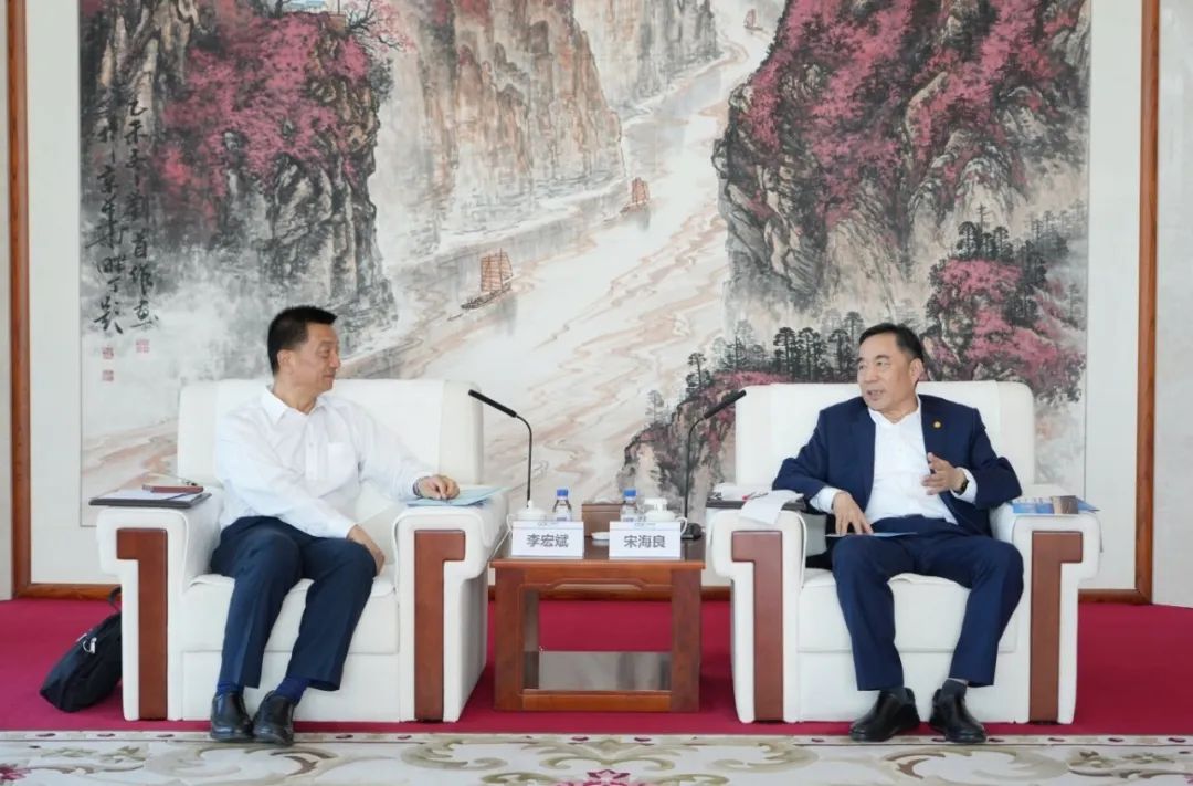 中國(guó)能建黨委書記、董事長(zhǎng)宋海良與新疆住建廳黨組書記、副廳長(zhǎng)李宏斌會(huì)談