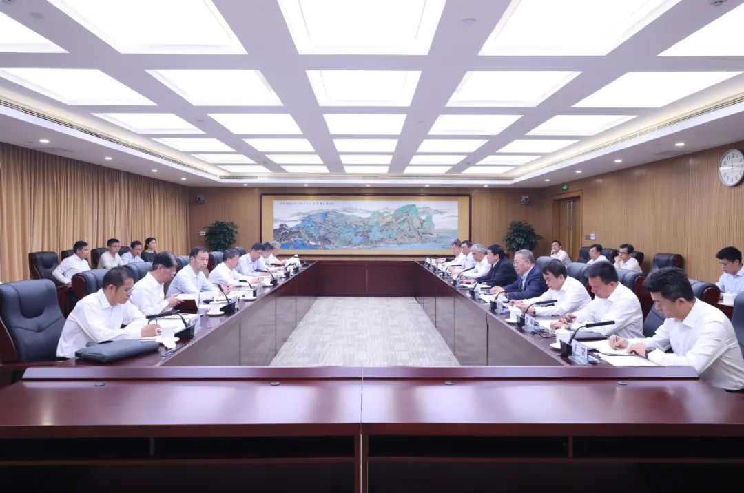 國家能源局黨組書記、局長章建華赴國家電網(wǎng)公司調(diào)研迎峰度夏電力保供工作