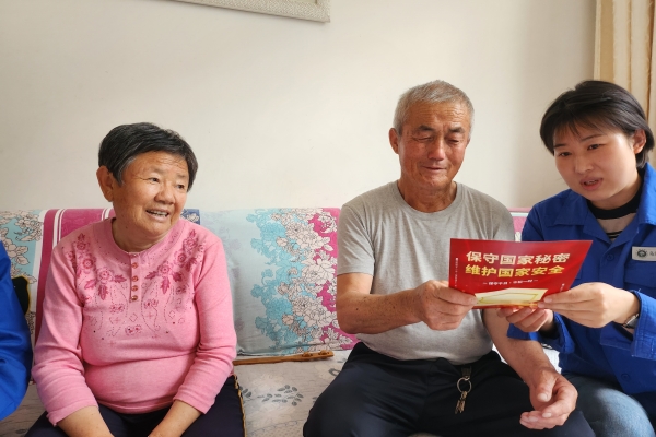 內(nèi)蒙古電力公司烏海千里山供電公司黨支部、工會(huì)、團(tuán)支部（青工委）開展“蒙電愛心光明行”保密宣傳活動(dòng)