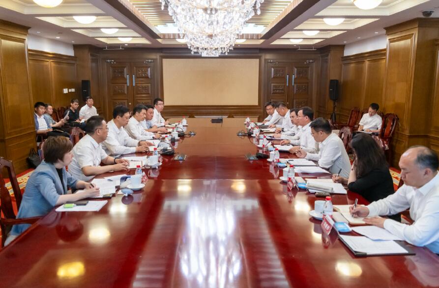 大唐集團總經(jīng)理、黨組副書記張傳江與阜新市委書記胡濤、市長周鵬舉會談