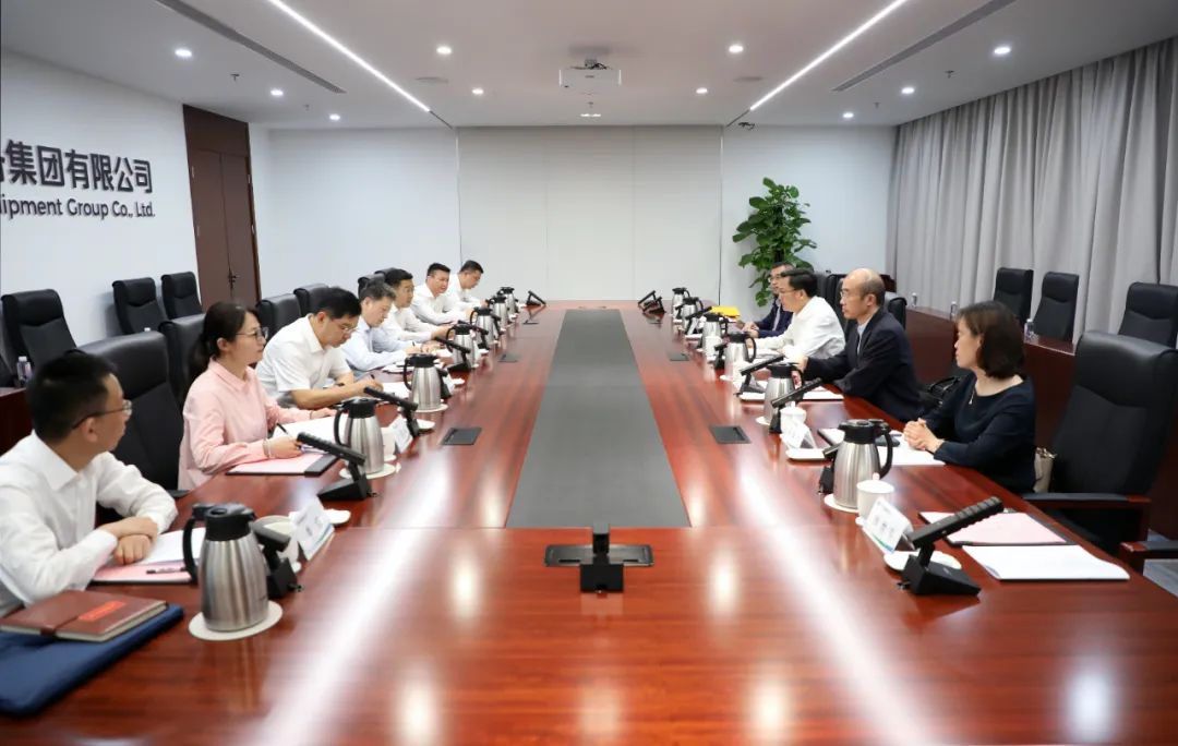 中國電氣裝備黨委副書記、總經(jīng)理周群會見上海市經(jīng)信委副主任湯文侃