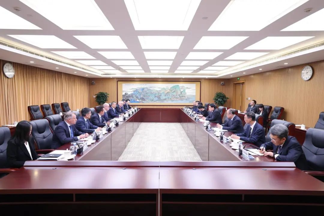 張智剛會(huì)見(jiàn)日立能源總裁方秦、候任總裁沈瑞博