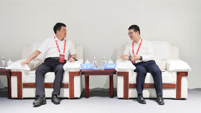 吳云與中國科學(xué)院院士、中國氫能聯(lián)盟戰(zhàn)略指導(dǎo)
