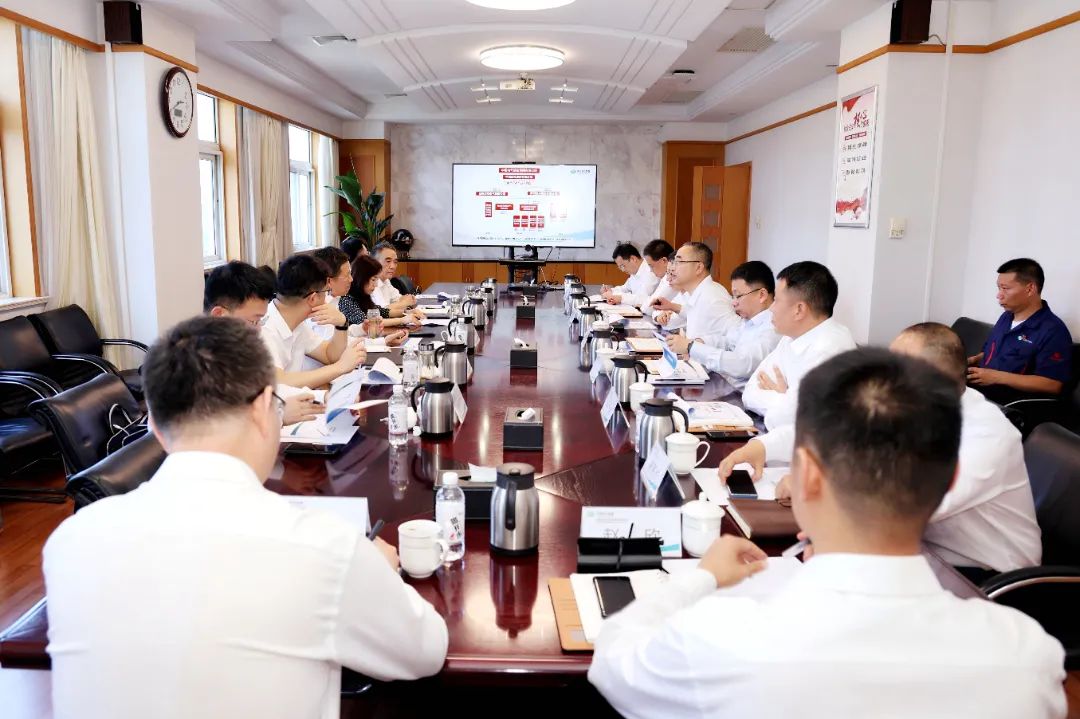 中國電氣裝備黨委書記、董事長李洪鳳到寶雞駐地企業(yè)調(diào)研