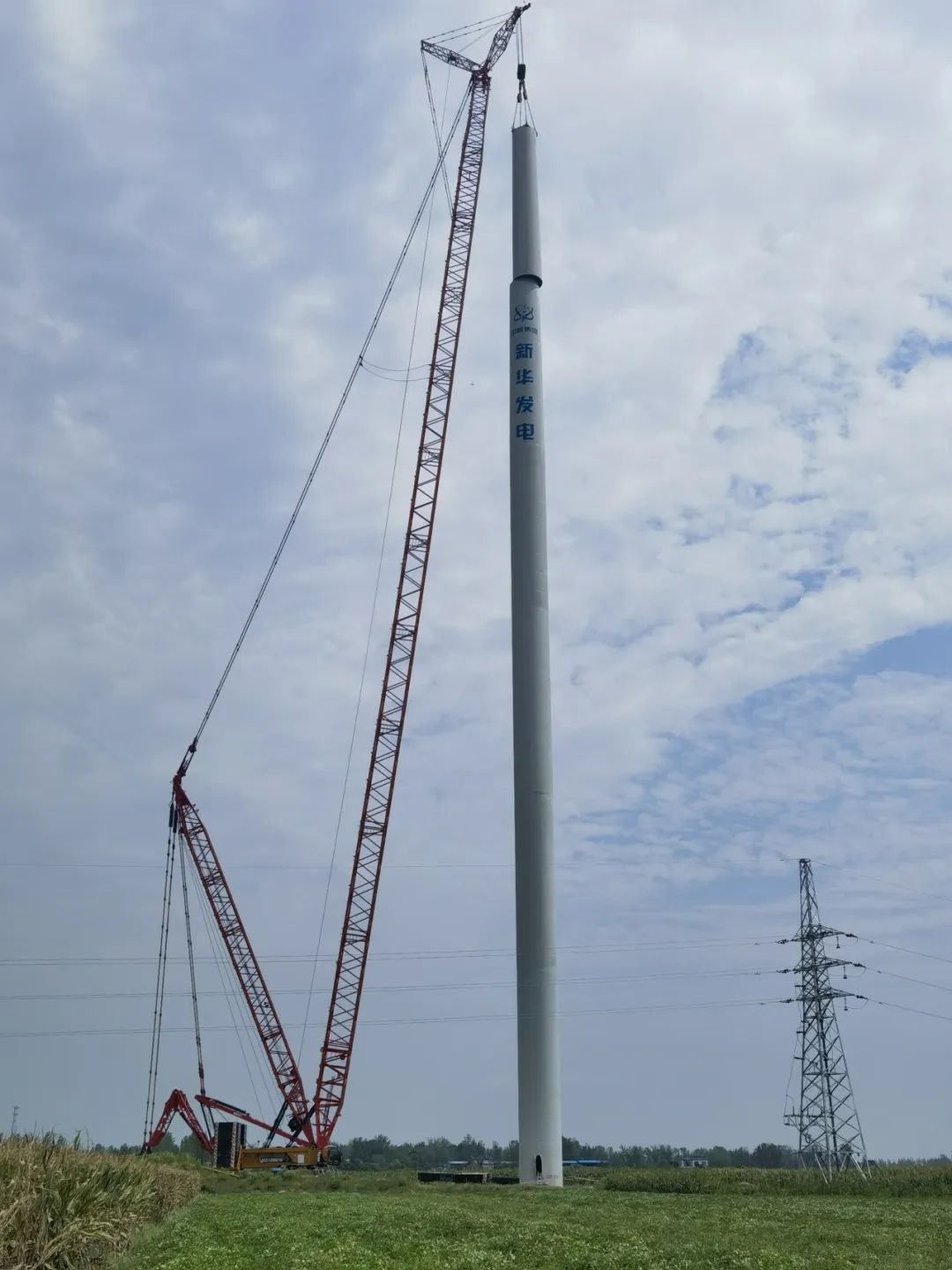 河南省唐河縣東王集、畢店60兆瓦風電項目塔筒圓滿完成吊裝