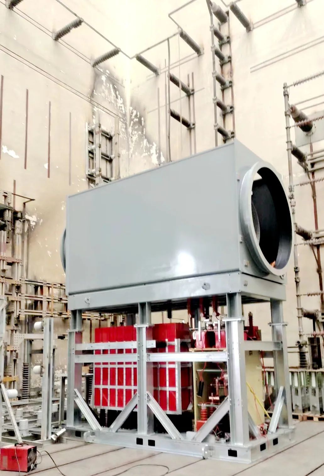 中國(guó)電氣裝備成功研制210千安環(huán)保型發(fā)電機(jī)快