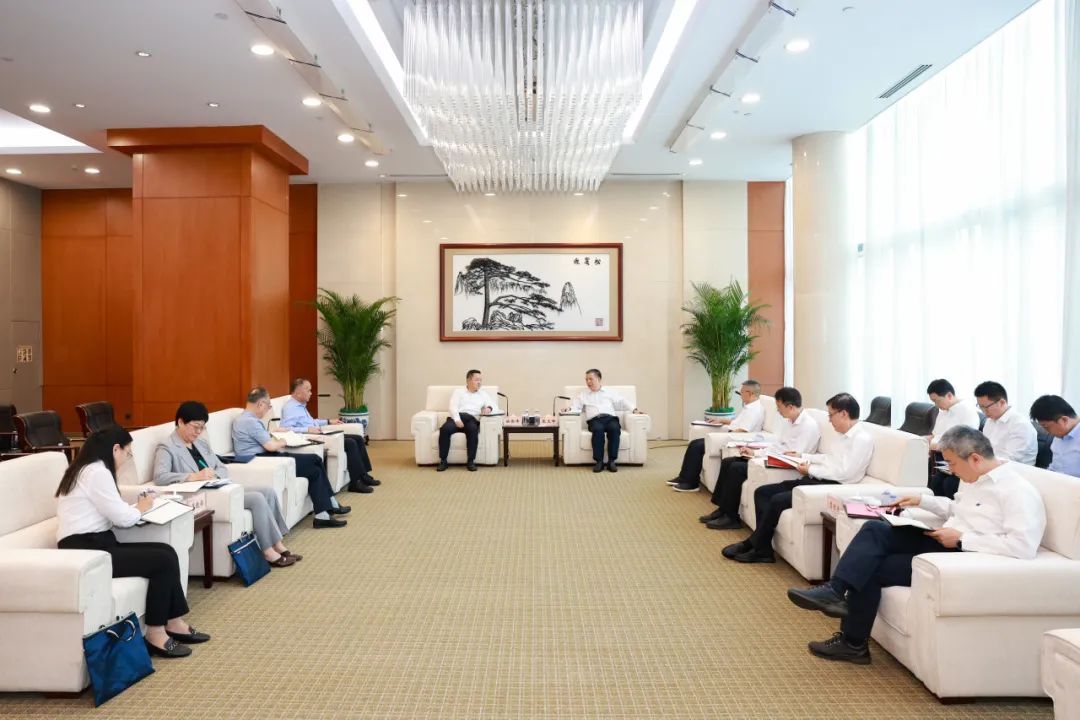 華能集團(tuán)公司總經(jīng)理張文峰會(huì)見(jiàn)中國(guó)國(guó)新董事長(zhǎng)徐思偉、總經(jīng)理莫德旺