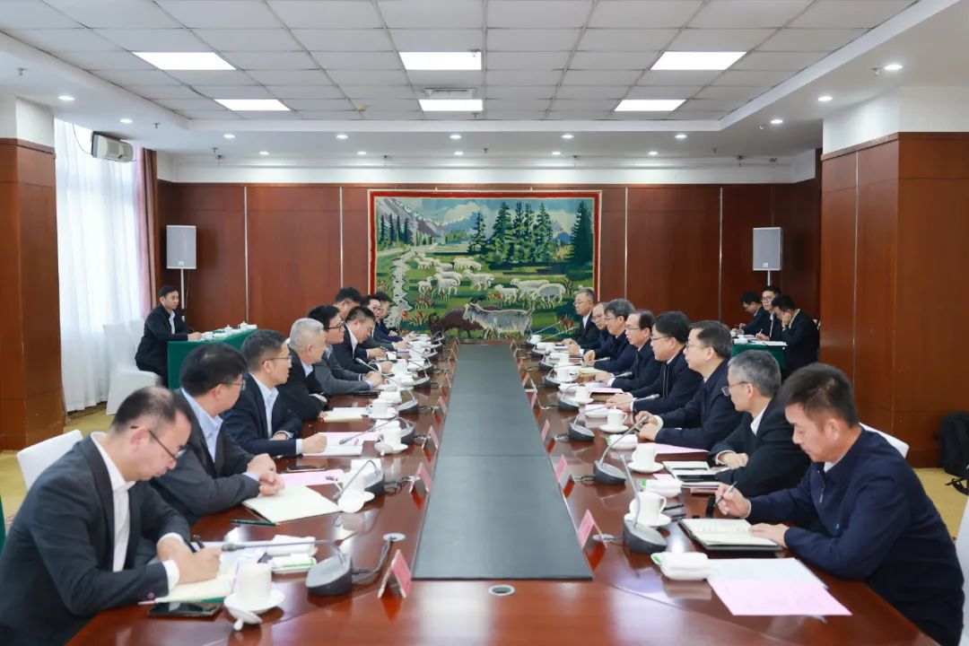 華電集團(tuán)黨組書記、董事長(zhǎng)江毅與上海電氣黨委書記、董事長(zhǎng)吳磊舉行會(huì)談