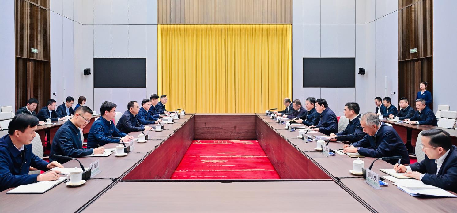 中國大唐集團(tuán)董事長鄒磊、總經(jīng)理張傳江與國家電網(wǎng)董事長張智剛、總經(jīng)理龐驍剛會(huì)談