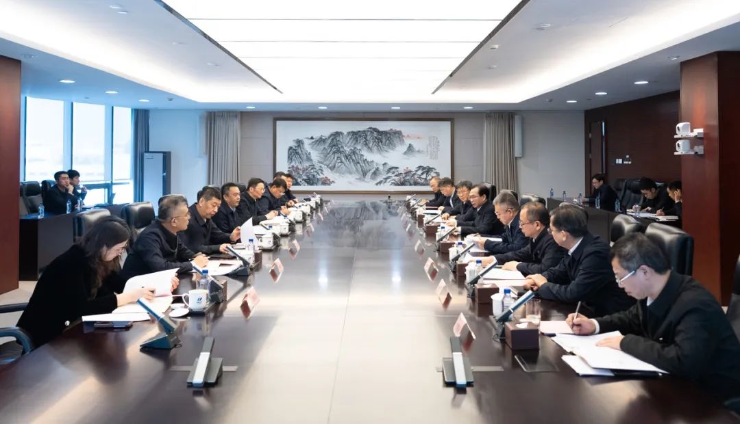 華電集團董事長江毅、總經(jīng)理葉向東與哈電集團董事長曹志安、總經(jīng)理黃偉舉行會談