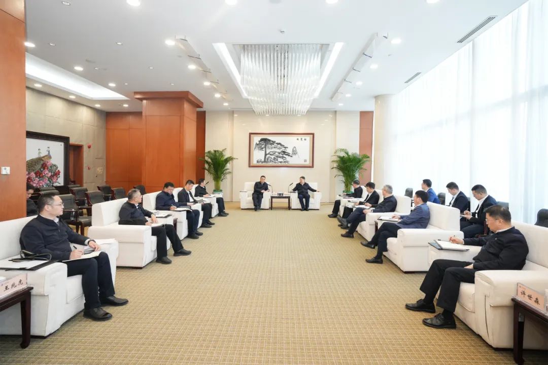 華能集團董事長溫樞剛、總經(jīng)理張文峰會見哈電集團董事長曹志安、總經(jīng)理黃偉